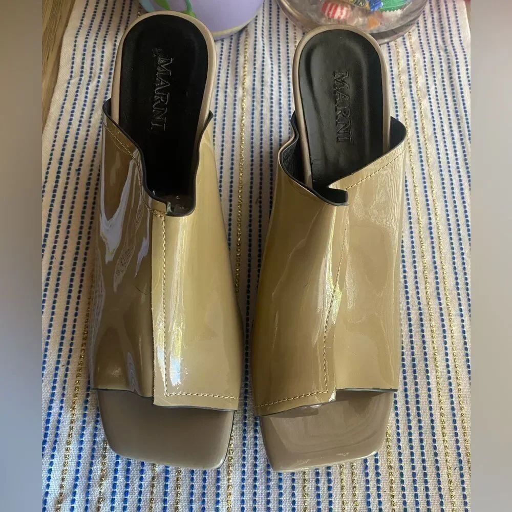 Marni Taupe Olive Patent Leather Heels Sz 7.5